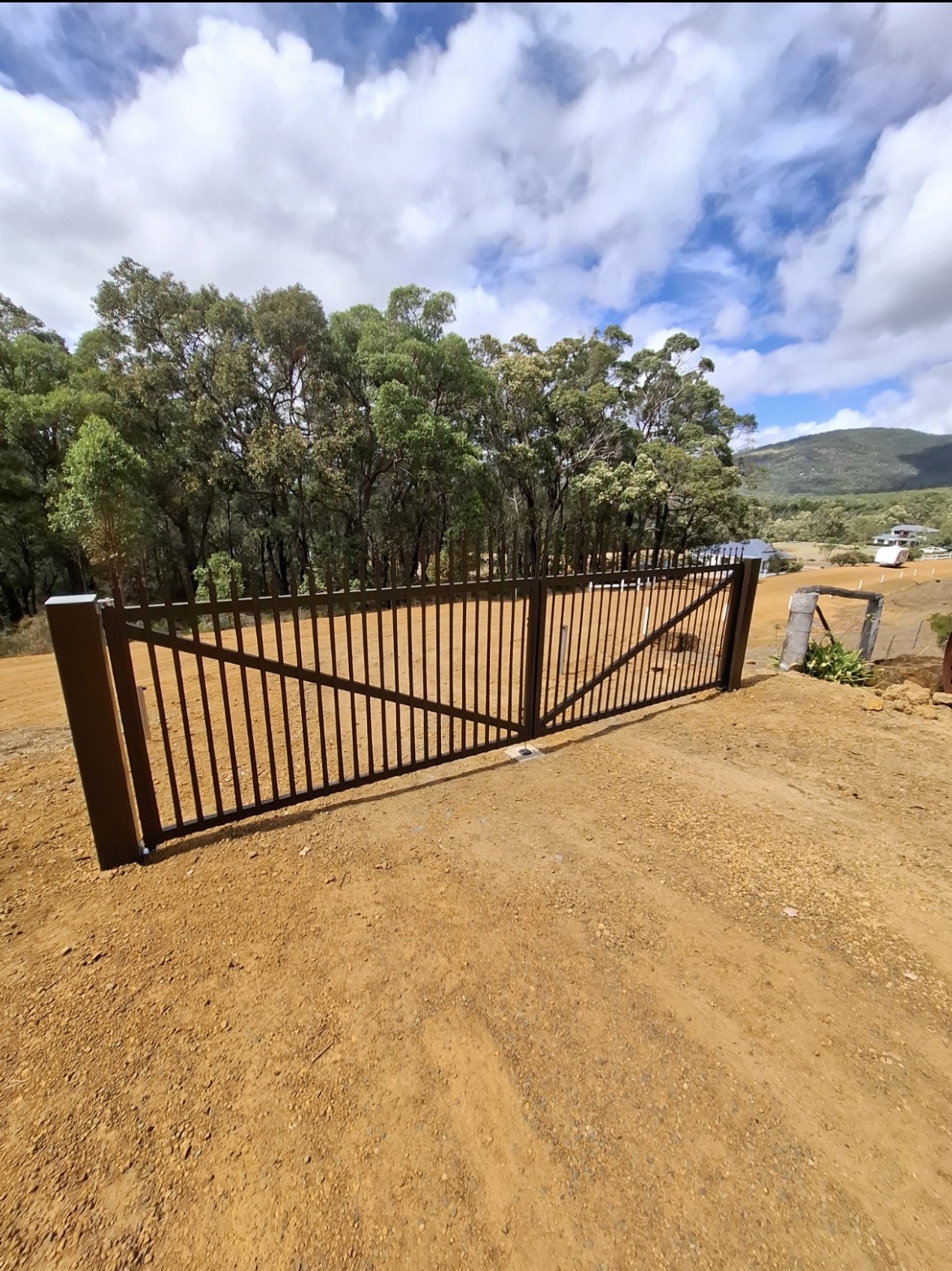 Cattle Yards & Gates - Image 1